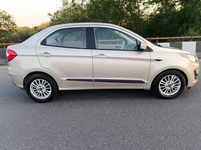 https://images10.gaadi.com/usedcar_image/4530932/original/397bf087f5d58cf6d94e1087c57611b1.jpg?imwidth=6402
