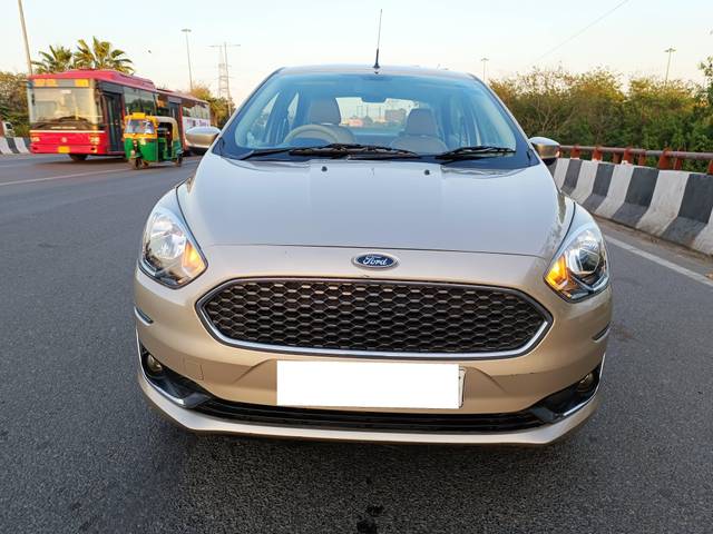https://images10.gaadi.com/usedcar_image/4530932/original/processed_4a4c6f403fb53b06d3f137742b43534f.jpg?imwidth=6400