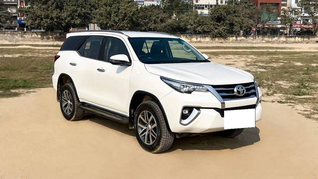 https://images10.gaadi.com/usedcar_image/4530938/original/processed_f1769f23c5af60013956625143c23167.jpg?imwidth=6400