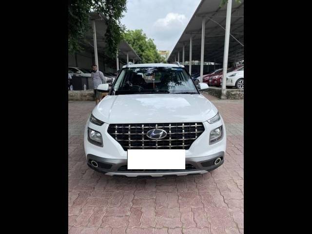 https://images10.gaadi.com/usedcar_image/4530943/original/processed_79860be7-acec-42c7-b330-f4aa9b123cf4.jpg?imwidth=6400