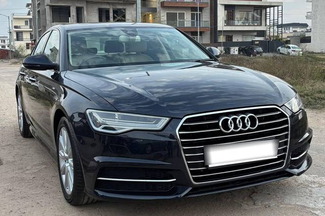https://images10.gaadi.com/usedcar_image/4530949/original/processed_ff33072957d13eb4c0213a79f0e084cc.jpg?imwidth=6400