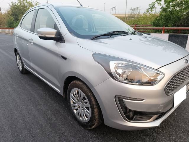 https://images10.gaadi.com/usedcar_image/4530951/original/processed_5b94c968138d033cb818a9434f6c8d8d.jpg?imwidth=6400