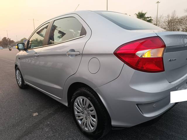 https://images10.gaadi.com/usedcar_image/4530951/original/processed_e2dc28af34272abb2d3b9720486118ae.jpg?imwidth=6402
