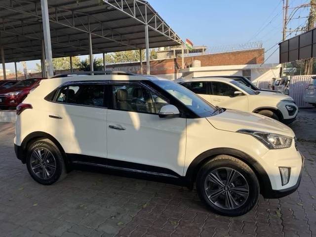 https://images10.gaadi.com/usedcar_image/4530952/original/processed_36550780-5db8-41d3-8207-5962629d097d.jpg?imwidth=6401