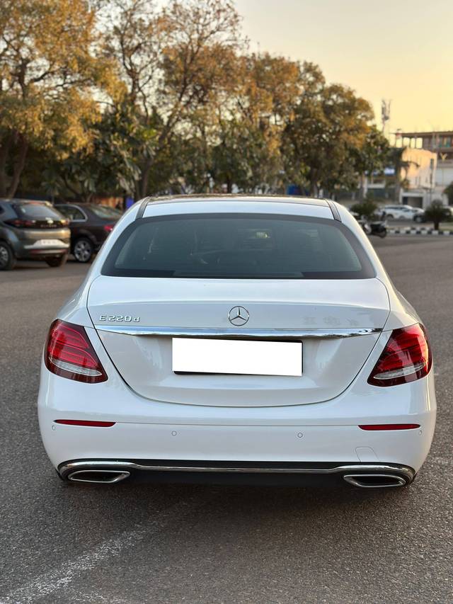 https://images10.gaadi.com/usedcar_image/4530957/original/processed_546534451f13f28243554b2bcd50d74b.jpg?imwidth=6401