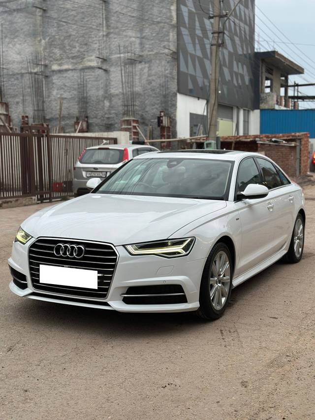 https://images10.gaadi.com/usedcar_image/4530964/original/processed_eeece24577444668d021845894939551.jpg?imwidth=6400