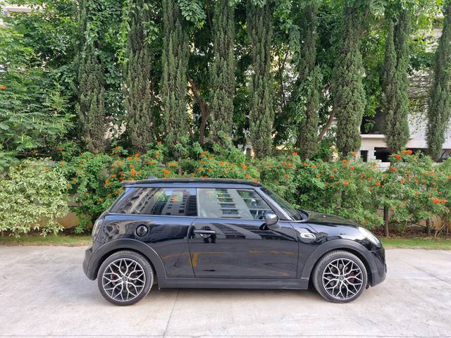 https://images10.gaadi.com/usedcar_image/4530969/original/c3036ac64ef1146624597e64a40b963f.jpg?imwidth=6401