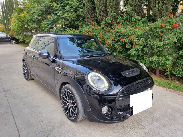 https://images10.gaadi.com/usedcar_image/4530969/original/processed_a0e5b2bf11896b4e2c1969b5a30fbe16.jpg?imwidth=6400