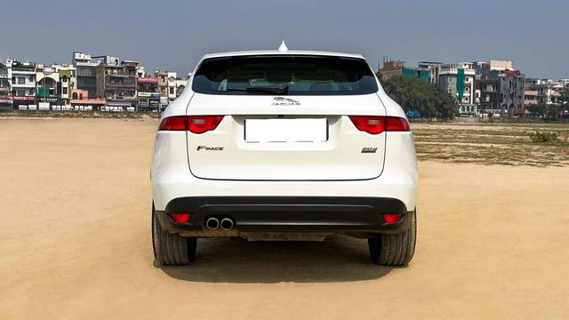 https://images10.gaadi.com/usedcar_image/4530977/original/processed_03ff7be46c724e6747a0bbb1779fe711.jpg?imwidth=6402