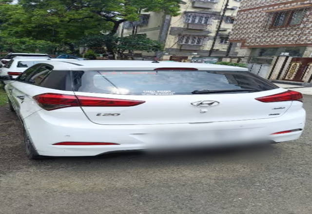 https://images10.gaadi.com/usedcar_image/4530978/original/7e38d395-d1e7-4f31-834f-f97fd656f08e.?imwidth=6402