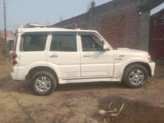 https://images10.gaadi.com/usedcar_image/4530991/original/processed_030b5ad06485a8bec37870fd5f614a16.jpg?imwidth=6401