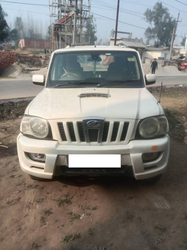 https://images10.gaadi.com/usedcar_image/4530991/original/processed_1dd3213663222a2e48231f6b9090a2be.jpg?imwidth=6400