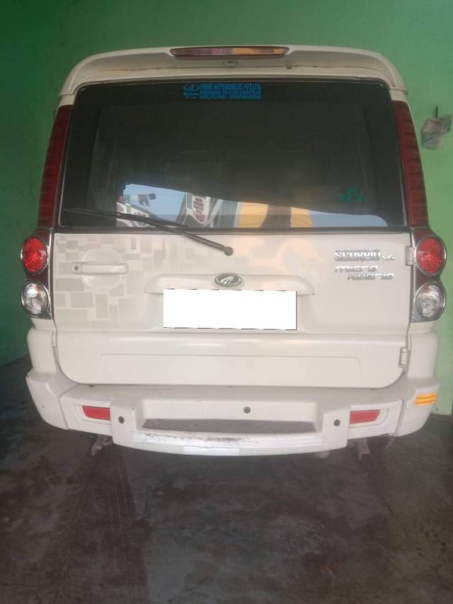 https://images10.gaadi.com/usedcar_image/4530991/original/processed_51e5ea2dc21052986a203bf934cf5bac.jpg?imwidth=6402