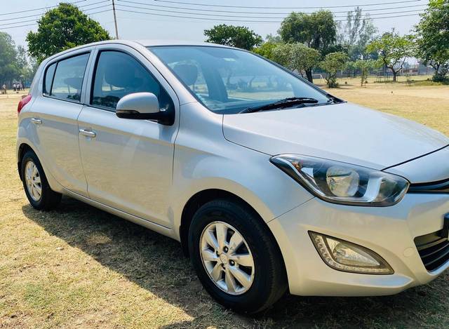 https://images10.gaadi.com/usedcar_image/4530996/original/8c4f5550f9a3c0729f3687df35e7a829.jpg?imwidth=6400