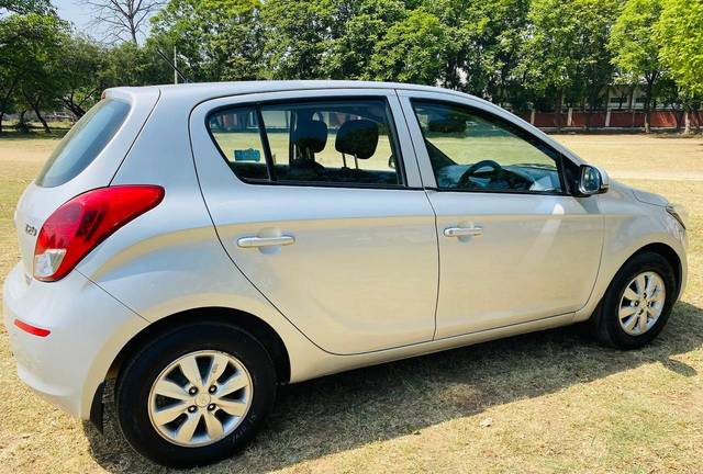 https://images10.gaadi.com/usedcar_image/4530996/original/processed_311aa31719904f7beaf358ad54908082.jpg?imwidth=6401