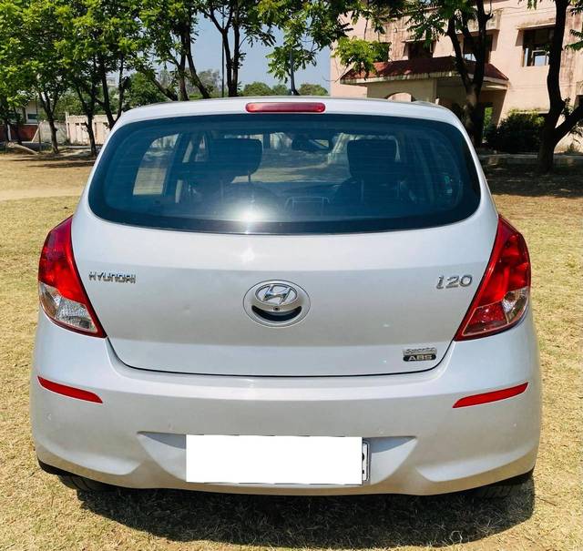 https://images10.gaadi.com/usedcar_image/4530996/original/processed_ef8b35641e72bae7fdf5ed37128ecb96.jpg?imwidth=6402