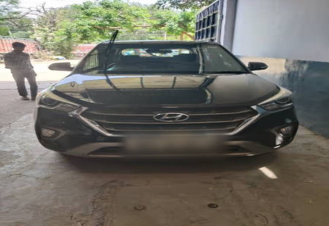 https://images10.gaadi.com/usedcar_image/4531000/original/9710724f-c135-4ad2-87ce-75c300252c1e.?imwidth=6400