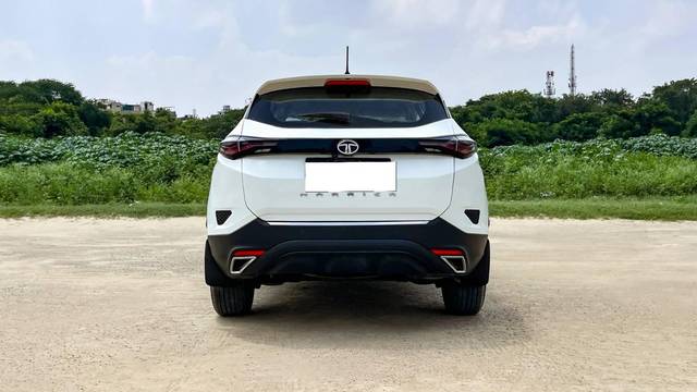https://images10.gaadi.com/usedcar_image/4531002/original/processed_86f4b6d31ea56d11442645a95063c0d1.jpg?imwidth=6402
