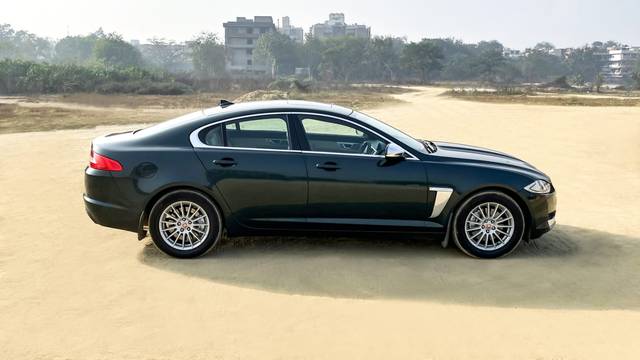 https://images10.gaadi.com/usedcar_image/4531013/original/b5aaee1bd2e9cfbc1db8f96590c24958.jpg?imwidth=6401