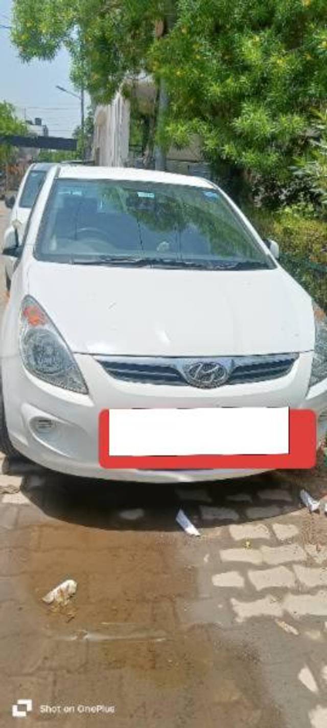 https://images10.gaadi.com/usedcar_image/4531029/original/processed_41aebc67-9fd1-4334-b026-aa5bfe8d0b19.jpg?imwidth=6400