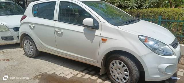 https://images10.gaadi.com/usedcar_image/4531029/original/processed_7c433e44-6578-4cd1-8bbb-5a769aafe576.jpg?imwidth=6402