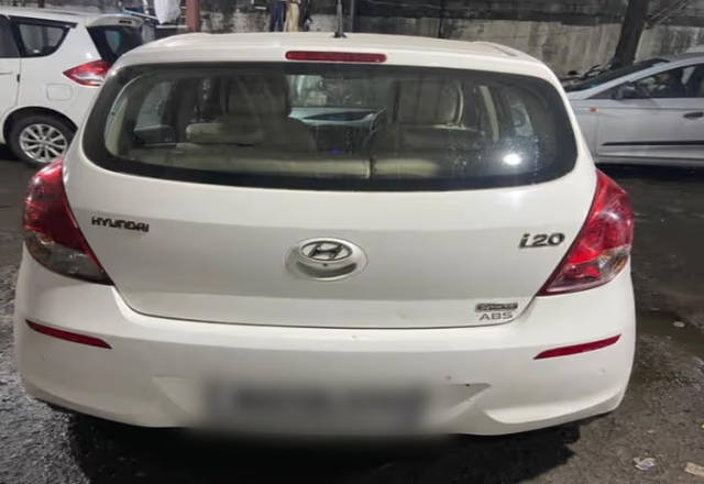 https://images10.gaadi.com/usedcar_image/4531069/original/252a24dc-113b-49d2-b0bc-884f1e26f13a.?imwidth=6400
