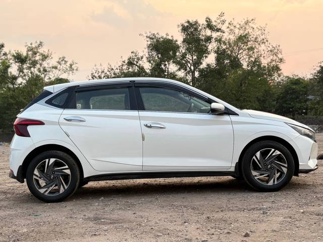 https://images10.gaadi.com/usedcar_image/4531075/original/5cb23ed60f34e027c9341220d349c9ea.jpg?imwidth=6401
