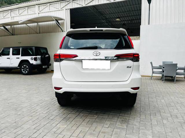 https://images10.gaadi.com/usedcar_image/4531086/original/processed_5094a3b77947fc828196420e4b18bd34.jpeg?imwidth=6401