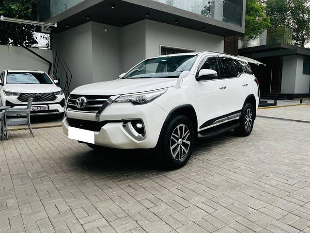 https://images10.gaadi.com/usedcar_image/4531086/original/processed_78f4cb400080c564ba1660701cd5d833.jpeg?imwidth=6402
