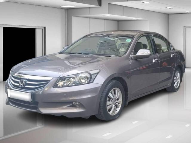 https://images10.gaadi.com/usedcar_image/4531088/original/processed_ea114e4d0fce5c10ac60e4ca9eabaa48.jpeg?imwidth=6400
