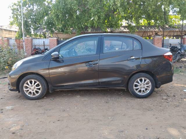 https://images10.gaadi.com/usedcar_image/4531095/original/f5111314566e7b66de622e819657c747.jpg?imwidth=6402