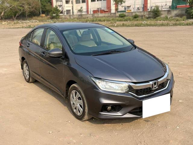 https://images10.gaadi.com/usedcar_image/4531106/original/processed_f9c78d3f3063a4af19208dcc5eb3c149.jpg?imwidth=6400