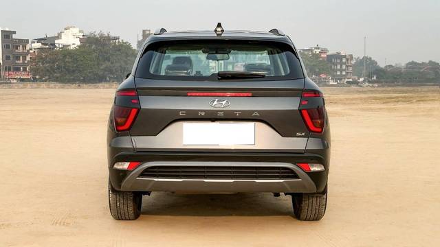 https://images10.gaadi.com/usedcar_image/4531108/original/processed_f84fb50f6020d47fddca5c41f8f604dc.jpg?imwidth=6402