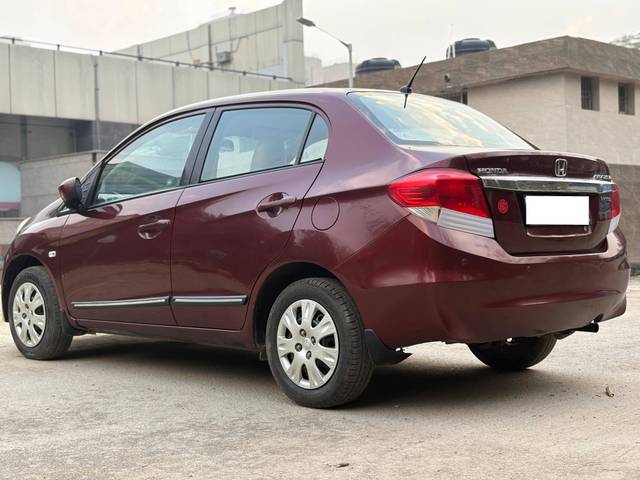 https://images10.gaadi.com/usedcar_image/4531109/original/processed_cc33d16ad1ff40bbc047e311b9022777.jpg?imwidth=6402