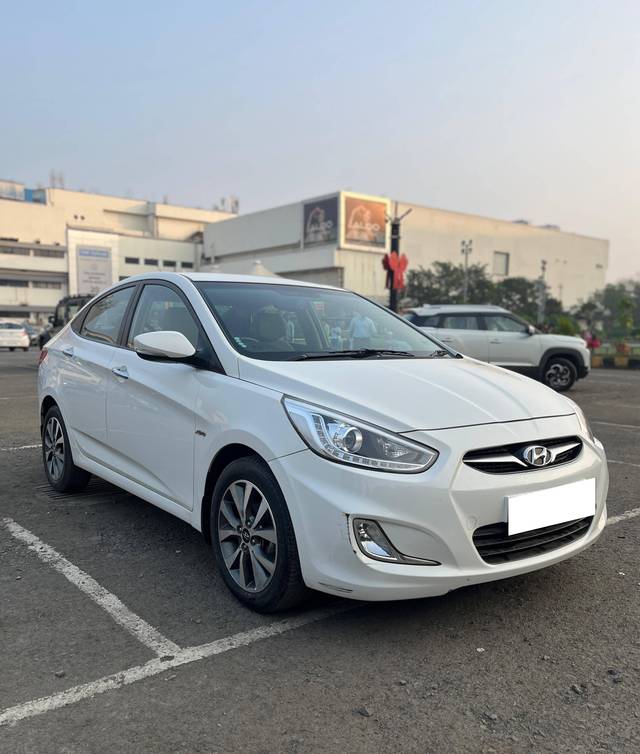 https://images10.gaadi.com/usedcar_image/4531134/original/processed_19136c6463d40cf9173cb58b98d1738f.jpg?imwidth=6400