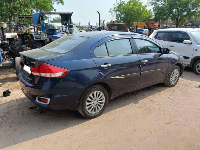 https://images10.gaadi.com/usedcar_image/4531135/original/processed_bce9d163af6a3c8a8ccf375499383d39.jpg?imwidth=6401