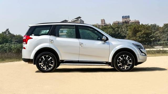 https://images10.gaadi.com/usedcar_image/4531139/original/processed_c1551980a6a35a0f83960faca021934f.jpg?imwidth=6401