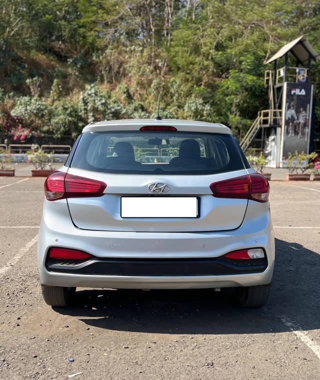 https://images10.gaadi.com/usedcar_image/4531140/original/processed_15501236adcadb8b3ca5a23810810bd8.jpg?imwidth=6402