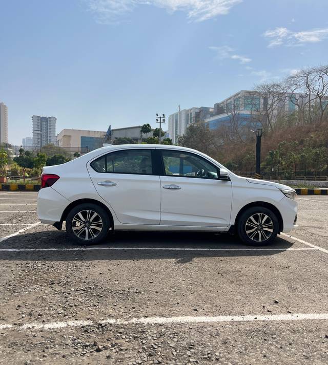 https://images10.gaadi.com/usedcar_image/4531144/original/7980661b1723a83f174f3b967a39552f.jpeg?imwidth=6401