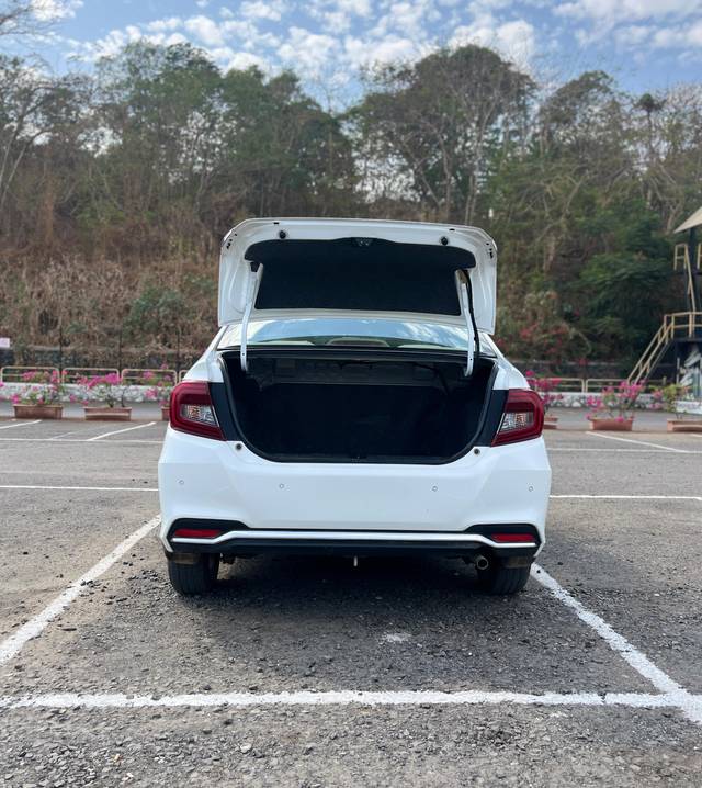 https://images10.gaadi.com/usedcar_image/4531144/original/c9a433309cff869c90c36c793ce49b71.jpeg?imwidth=6402