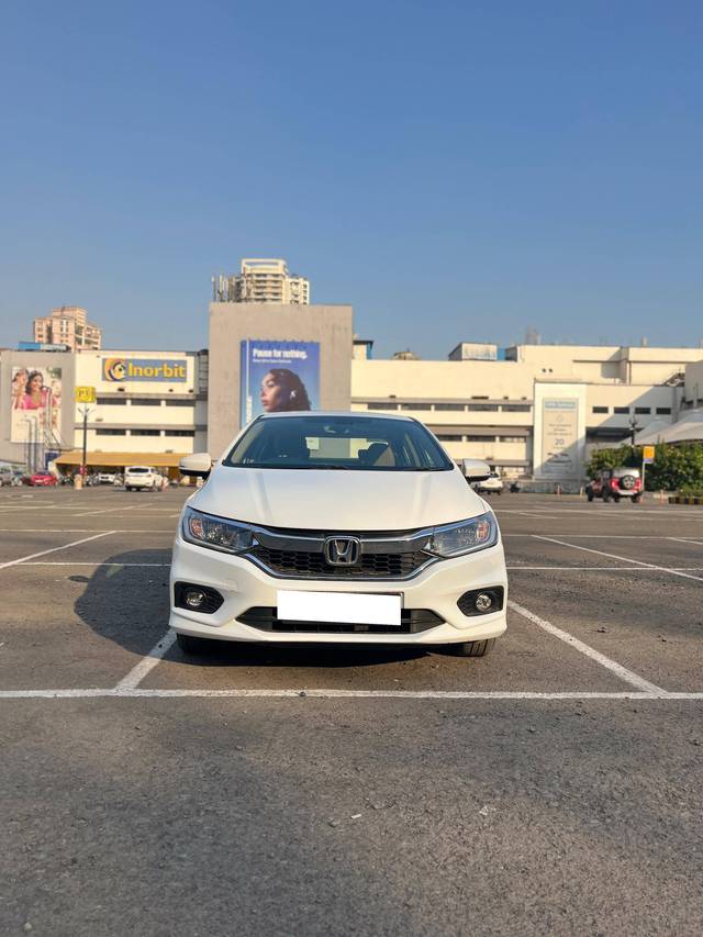 https://images10.gaadi.com/usedcar_image/4531153/original/processed_3898e6b62d8aa04149d682a27384b2ec.jpeg?imwidth=6400