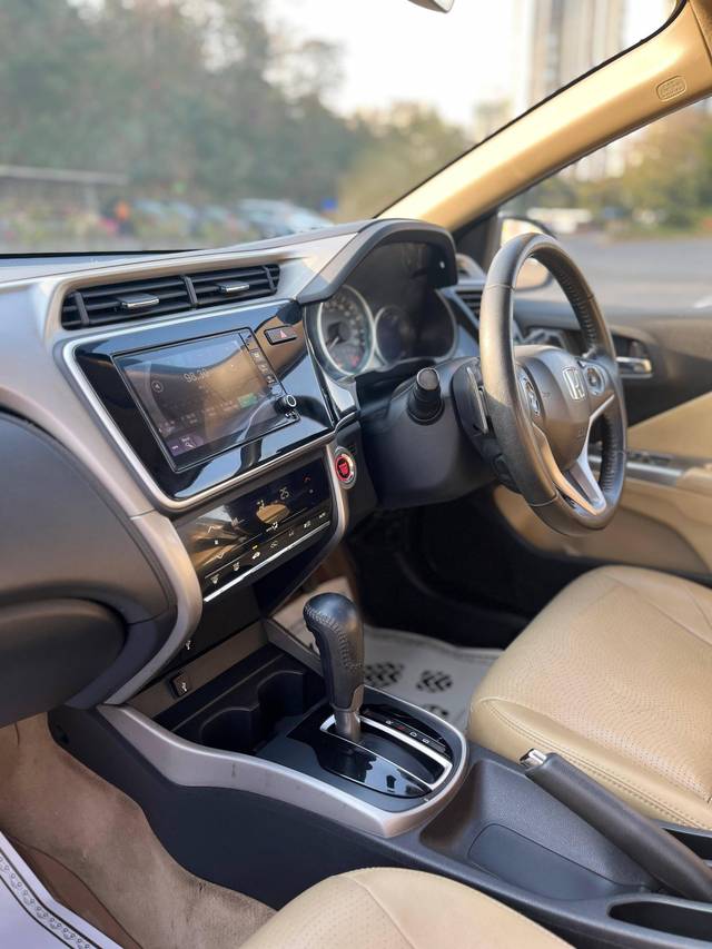 https://images10.gaadi.com/usedcar_image/4531153/original/processed_d64cbbcfd71e23a5f4aa9237917760a0.jpeg?imwidth=6400