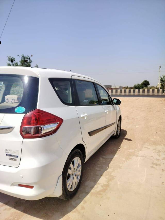 https://images10.gaadi.com/usedcar_image/4531207/original/processed_a8e654ce9c2ed516676b0125fbf3e12d.jpg?imwidth=6402