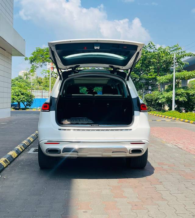 https://images10.gaadi.com/usedcar_image/4531208/original/695f5f7db1f54b71c8a330a6276855ce.jpg?imwidth=6401