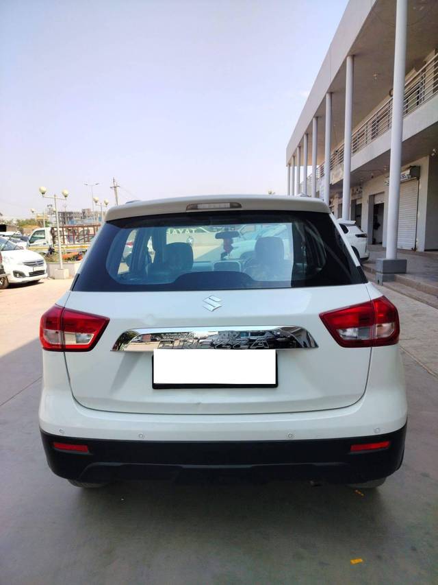 https://images10.gaadi.com/usedcar_image/4531209/original/processed_9b93e5bd4fbd1a155d85e1e857dd8467.jpg?imwidth=6402
