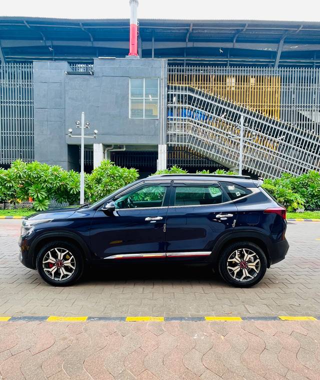 https://images10.gaadi.com/usedcar_image/4531222/original/9ec8e55bd655f462c184717718ab1173.jpg?imwidth=6402