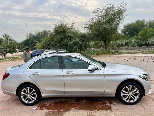 https://images10.gaadi.com/usedcar_image/4531224/original/e3555adfb30c63efa1f3d0c6ea139950.jpg?imwidth=6401