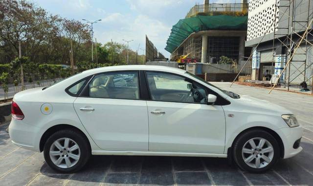 https://images10.gaadi.com/usedcar_image/4531233/original/processed_b060d0e7848fc2f27773437d91d3dd59.jpg?imwidth=6401