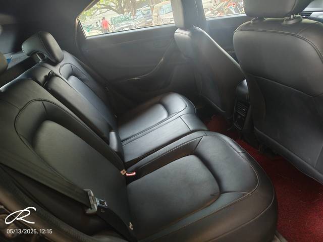 https://images10.gaadi.com/usedcar_image/4531235/original/653c6bf5f34079121623171a6d8e1994.jpg?imwidth=6402