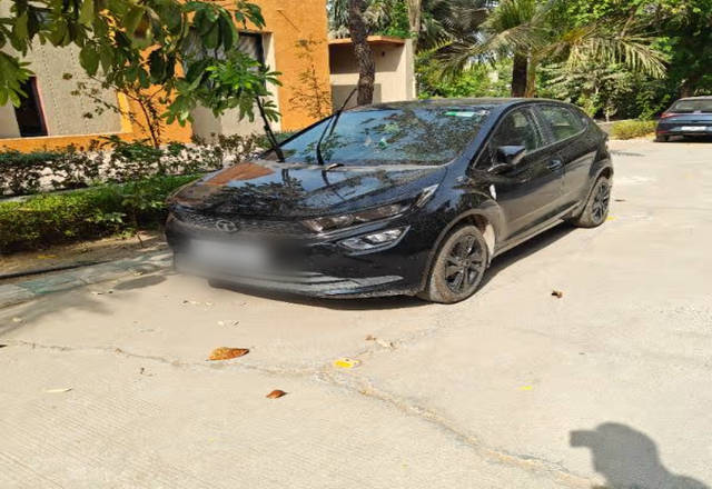 https://images10.gaadi.com/usedcar_image/4531237/original/f7fdc475-cacd-4e14-a3e0-b87dc152974a.?imwidth=6401